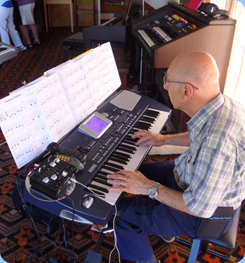 Dennis Lyons played the arrival music for us on his Korg Pa500 and then played for us as one of the featured artists. This was Dennis's debut at the Club so well done Dennis!