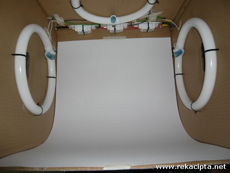 Rekacipta.net - Peti Cahaya Lightbox - Latar Putih Rekacipta.net - Peti Cahaya Lightbox - Latar Putih
