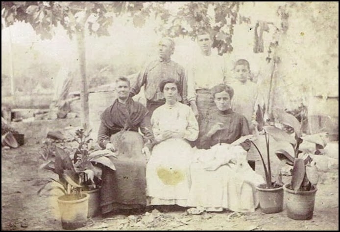 foto de Familia-Vuelta-del-Ruiseñor-Ca.-1900 foto de Familia-Vuelta-del-Ruiseñor-Ca.-1900