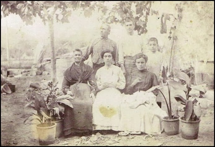 foto de Familia-Vuelta-del-Ruiseñor-Ca.-1900