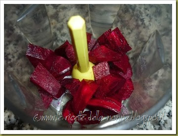 Tagliatelle con rapa rossa al sugo di cipolle caramellate e noci (4)