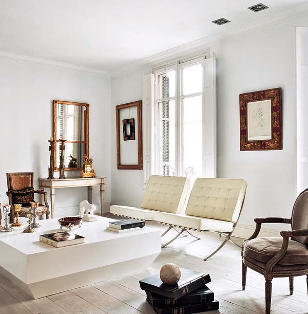 [white-house-gold-accents-1%255B4%255D.jpg]