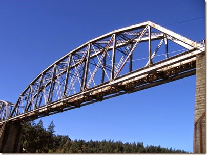 IMG_9177 Lake Oswego Railroad Bridge at River Villa Park in Milwaukie, Oregon on October 22, 2007