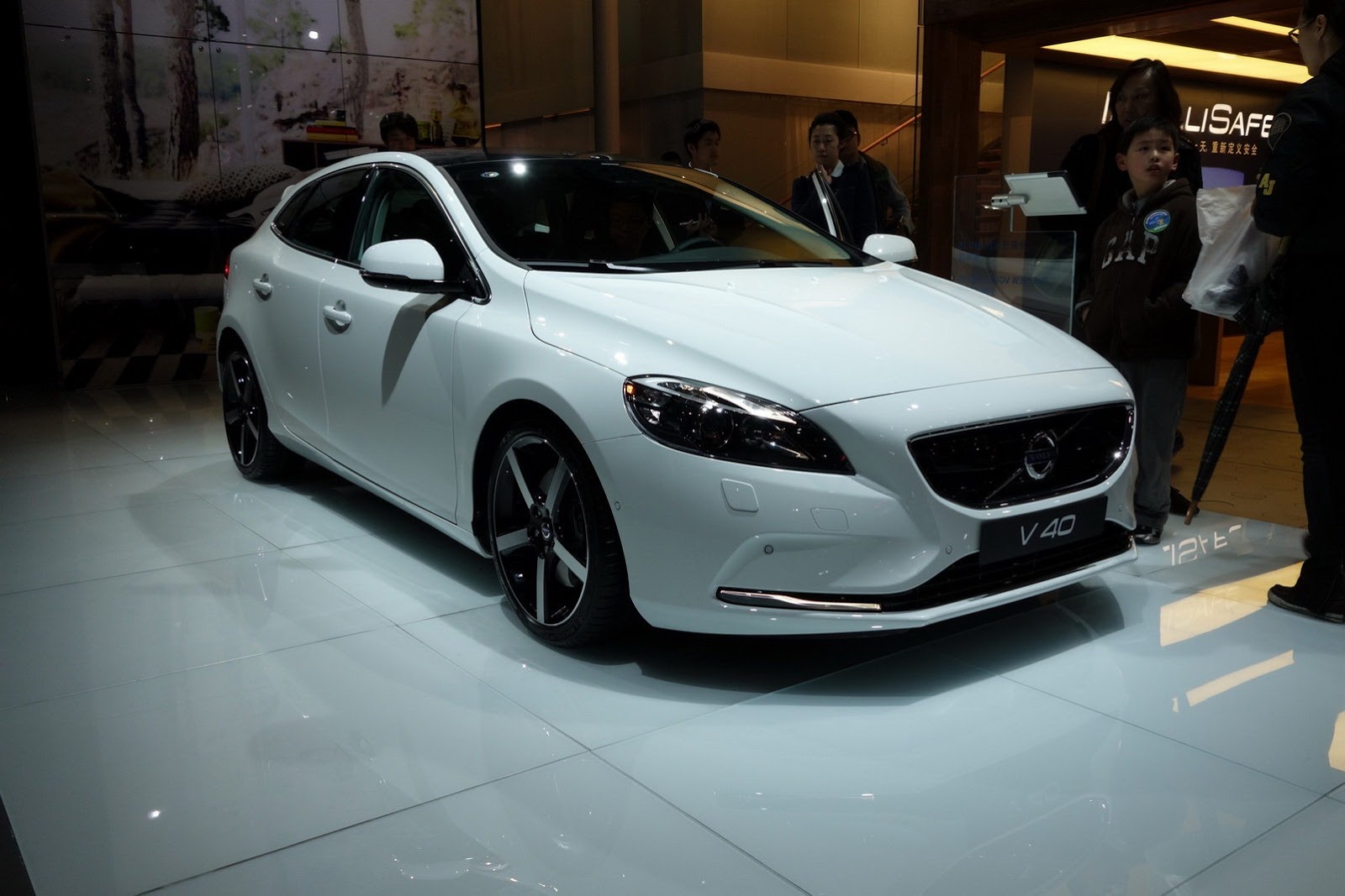 [Volvo-V40-11%255B2%255D.jpg]