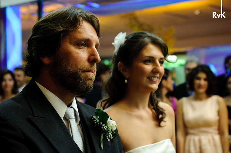 Fotos de Joana e Mauro. Foto numero 19 de Rogerio von Kruger, fotografo no Rio de Janeiro (RJ), que faz fotos de casamento, fotos de musica, fotos de shows e fotos de eventos. Rogerio von Kruger faz fotos digitais de casamento no Rio de Janeiro, RJ. fotos de casamento foto digital rio janeiro rj festa noiva noivas festas album casamentos digitais retrato fotografia penteado e filmagem fotojornalismo
