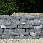 5 - Mur en pierre sèche en moellons équarris