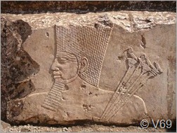 Arqueólogos descobrem blocos com inscrições de antiga dinastia egípcia