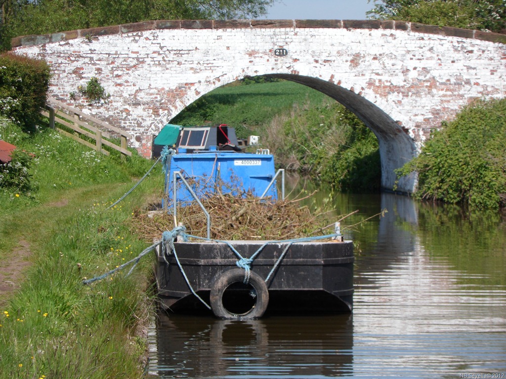 [SAM_0352%2520Tied%2520up%2520BW%2520Boat%255B3%255D.jpg]