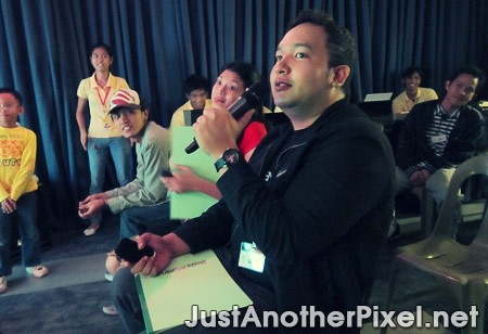 The judges of the bloggers karaoke contest - JustAnotherPixel.net