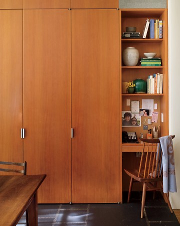 I like the way that he incorporated a desk into the wall of storage. (Annie Schlecter/Marthastewart.com) I like the way that he incorporated a desk into the wall of storage. (Annie Schlecter/Marthastewart.com)