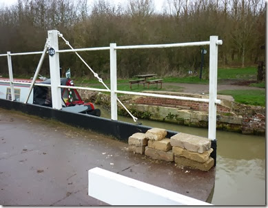 blocks on lowes swing bridge