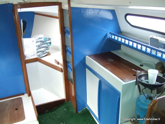 Remise en place des étagères et porte de placard.