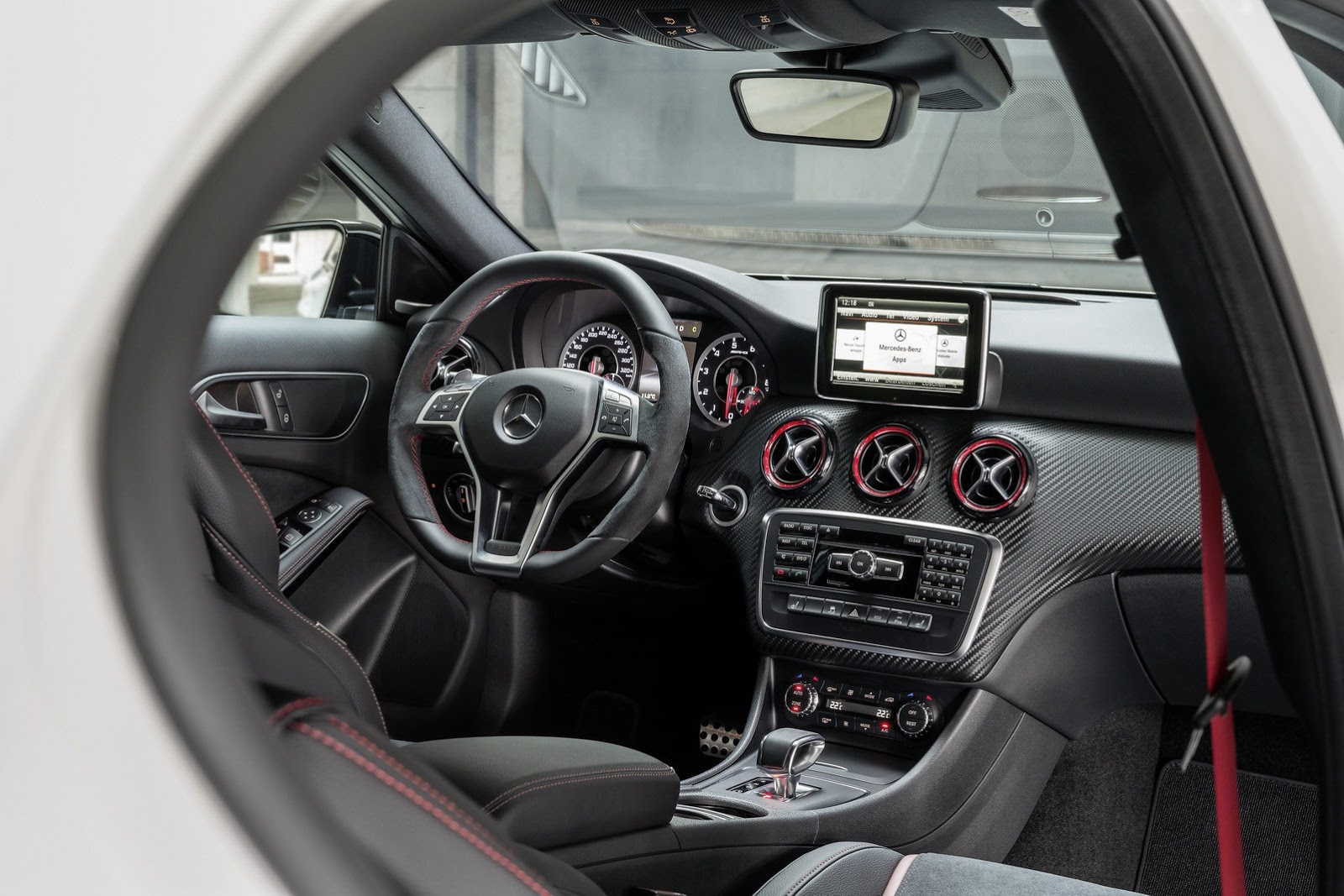 Mercedes-A45-AMG-19[2].jpg
