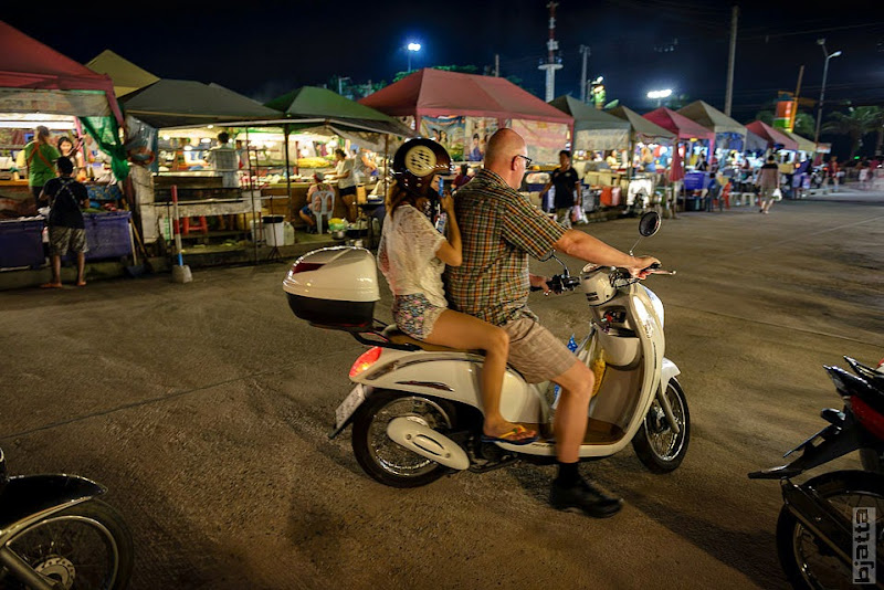2557_Thailand_Pattaya_Jomtien_Night_market_at_beach-28
