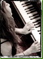 blog-sophia-piano-122008-32