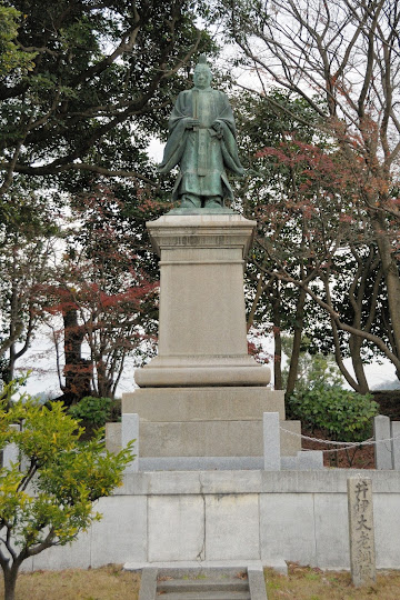 井伊大老銅像