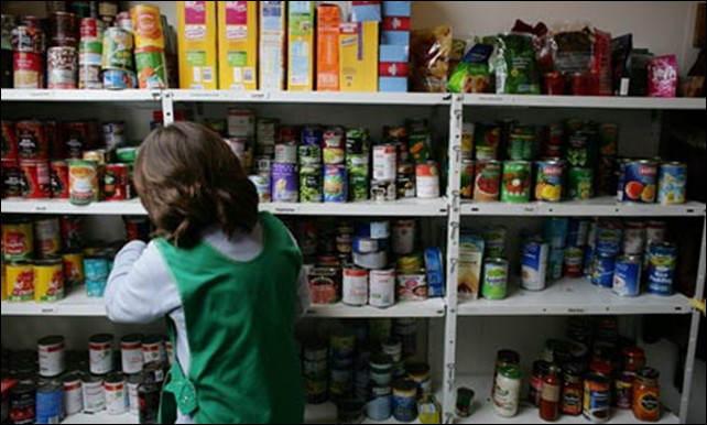 A UK food bank in action. Photo: Martin Godwin / the Guardian