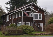 Mo's childhood home on the banks of the Columbia River in Columbia City, Oregon