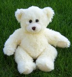 FOR BABIES
The cuddly Tofu Bear is made from soybean residue from tofu manufacturing. Sounds a little strange, but it is as soft and smooth as cashmere.