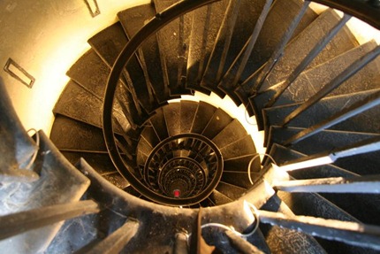 great-monument-london-spiral-staircase