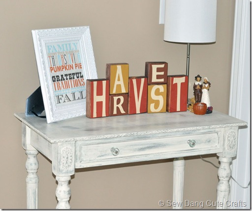 End-table-and-Thanksgiving-decor-3