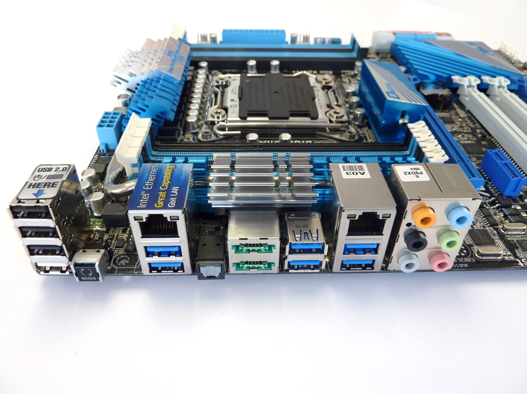 [104784-x79-asus-p9x79-deluxe%255B4%255D.png]