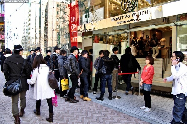 Liquidação Sacolas da Sorte no Japão: Compre sem saber o que está levando. Foto: TokyoFashion