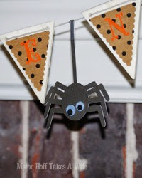 Cute-Google-Eye-Spider-Hanging-on-banner-.jpg Cute Google Eye Spider Hanging on banner