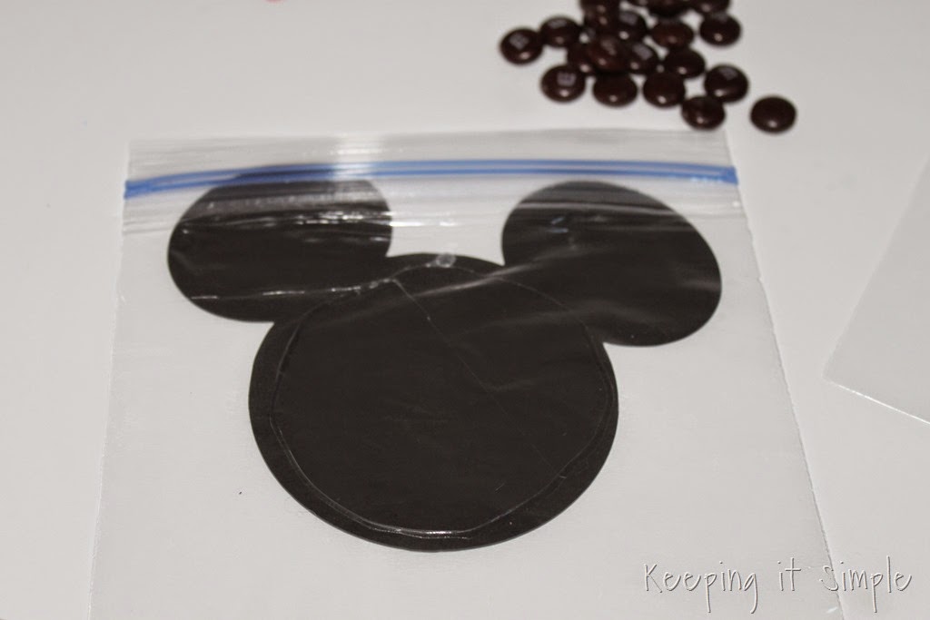 [Mickey%2520mouse%2520and%2520Minnie%2520Mouse%2520Homemade%2520Valentines%2520with%2520Printable%2520%25282%2529%255B3%255D.jpg]