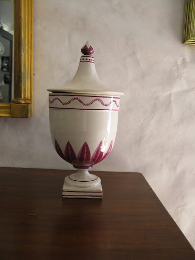 I loved the delicacy and simplicity of the painted design - the decorative details have so much inspiration. The shape of the lid was also quite appealing to me. I loved the delicacy and simplicity of the painted design - the decorative details have so much inspiration. The shape of the lid was also quite appealing to me.