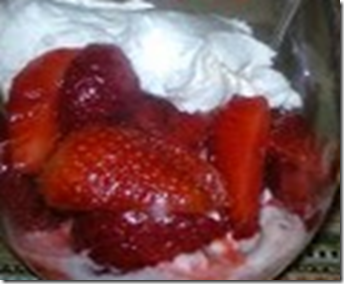 Macedonia di fragole e panna 