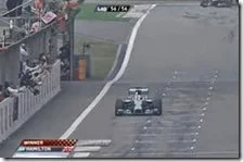 Hamilton taglia il traguardo del gran premio della Cina 2014