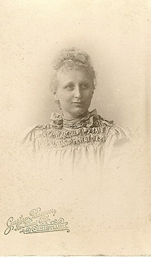 Blonde ladyCdV DL Antiques