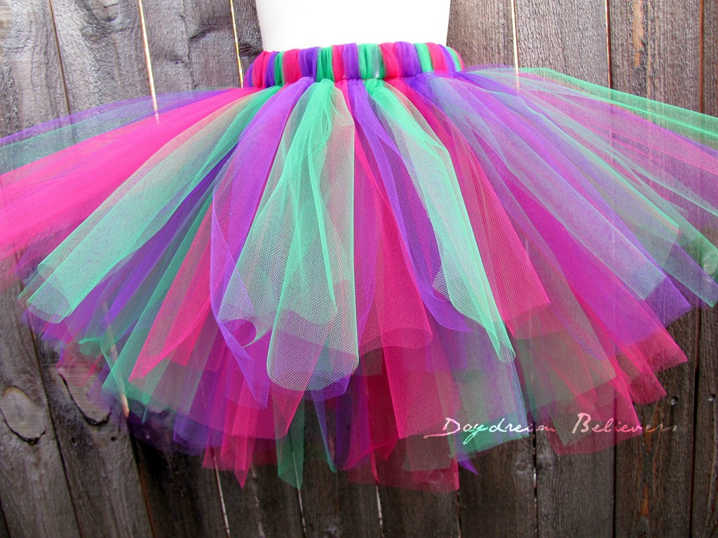 [queen%2520bee%2520tutu%2520by%2520daydream%2520believers%255B5%255D.jpg]