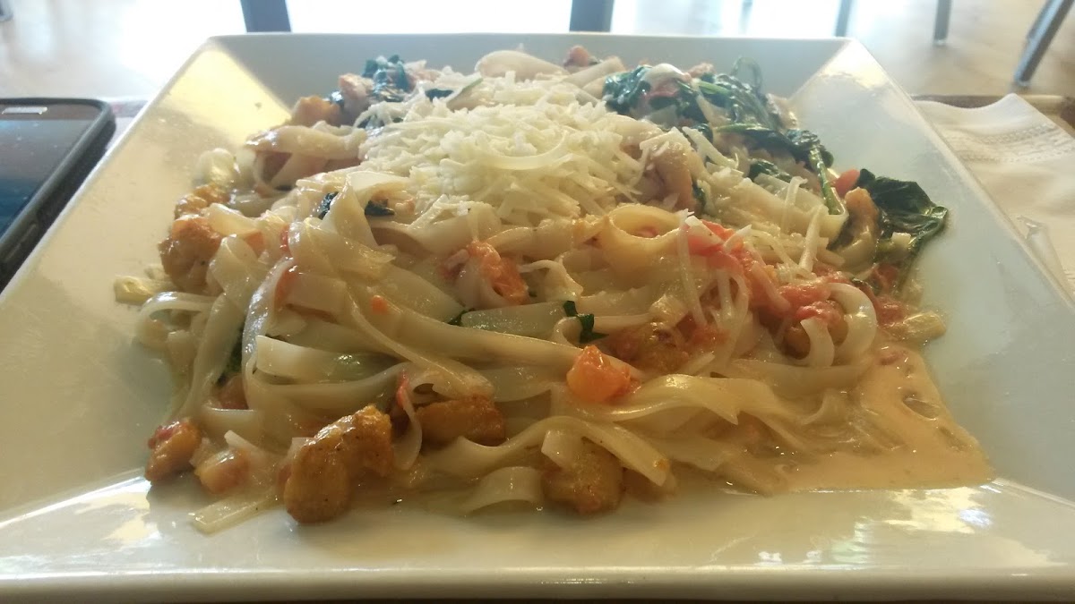GF pasta with pomodoro sauce and chicken