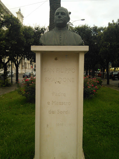 Statua Di San Filippo Smaldone