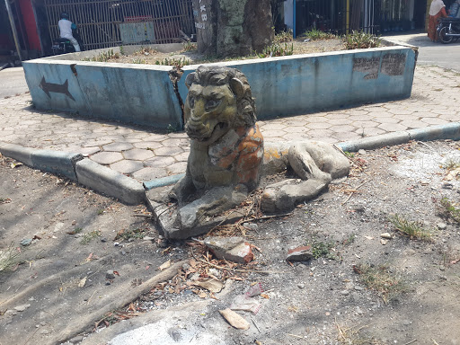 Singo Lungguh Statue
