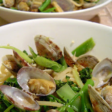 Steamed Clam and Broccolini Spaghetti