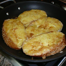 Baked Cheese on Toast With Wine