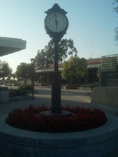La Mirada Clock Post