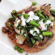 Skillet Ground Lamb with Asparagus, Peas, and Tzatziki Sauce jkla