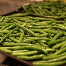 Roasted Green Beans With Onions and Walnuts