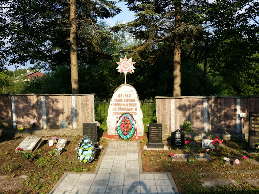 Мемориал героям в Торошино