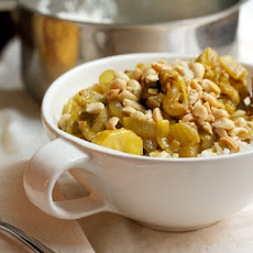 Chicken Curry with Bananas, Raisins, and Peanuts