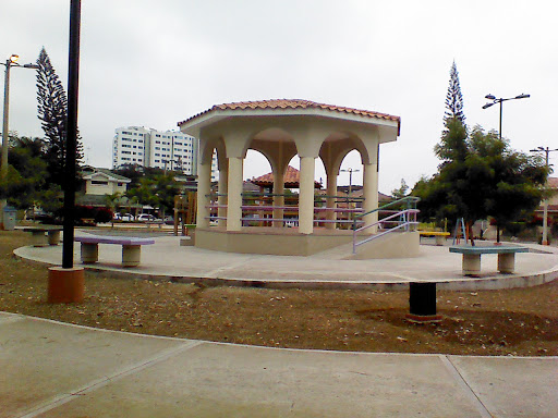 Glorieta Del Parque Felicidad. 