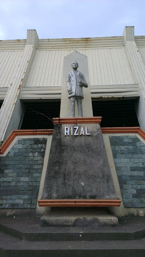 Rizal Statue 