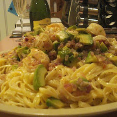 Pasta With Tomato, Avocado, and Shrimp