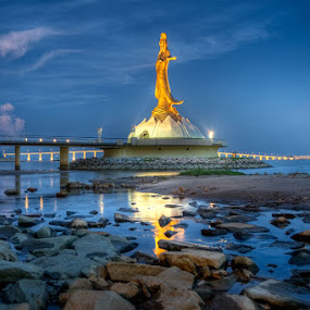 Macau - Kun Iam Statue - Ponte Da Amizade by Fabrizio Vendramin - Buildings & Architecture Statues & Monuments ( water, statue, science center, macau, stone, night, bridge, ponte da amizade, reflex, kun iam statue, china )