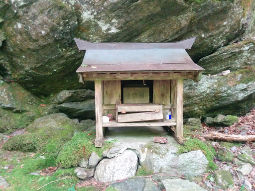 Small Mountain Shrine 