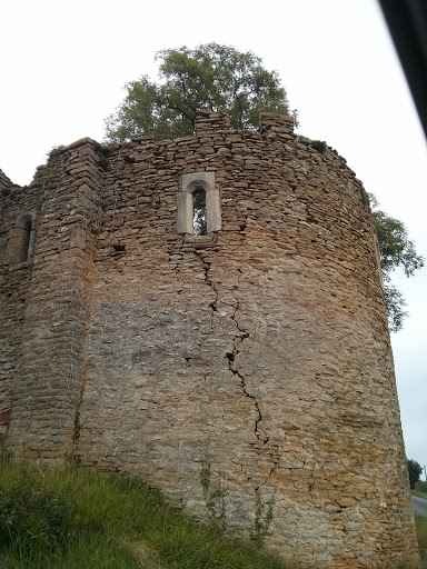 Tour Du Château De Sous Lourdon